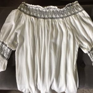 Off the shoulder quarter sleeves flowy blouse